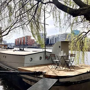 https://on-boat.praguehotelsweb.com